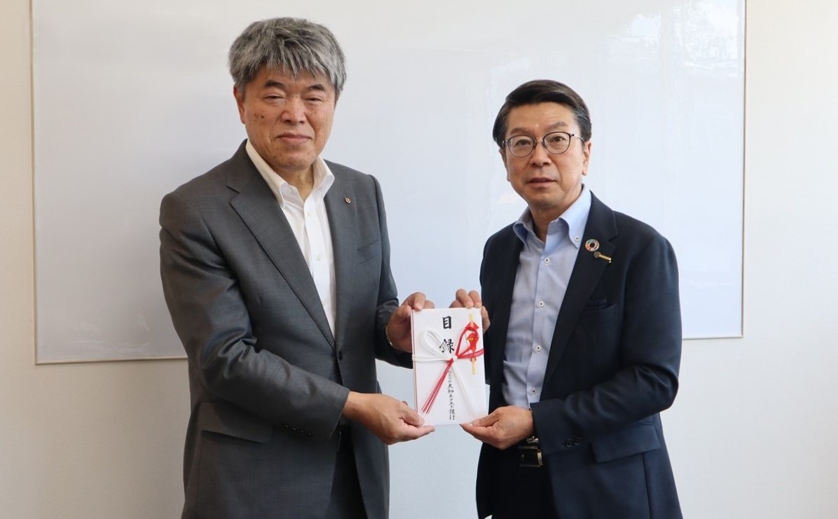 寄付金贈呈式の様子